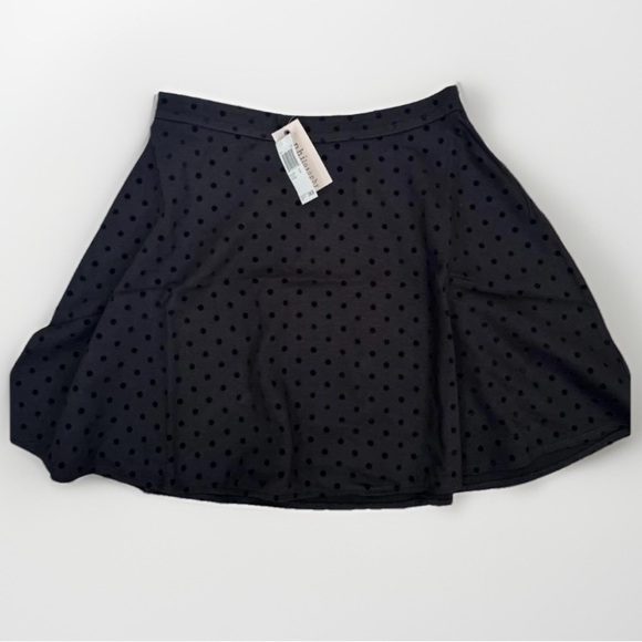 Philosophy Dresses & Skirts - Philosophy Skirt Womens Size 8 Black A-Line Textured Dot Print Classic Short